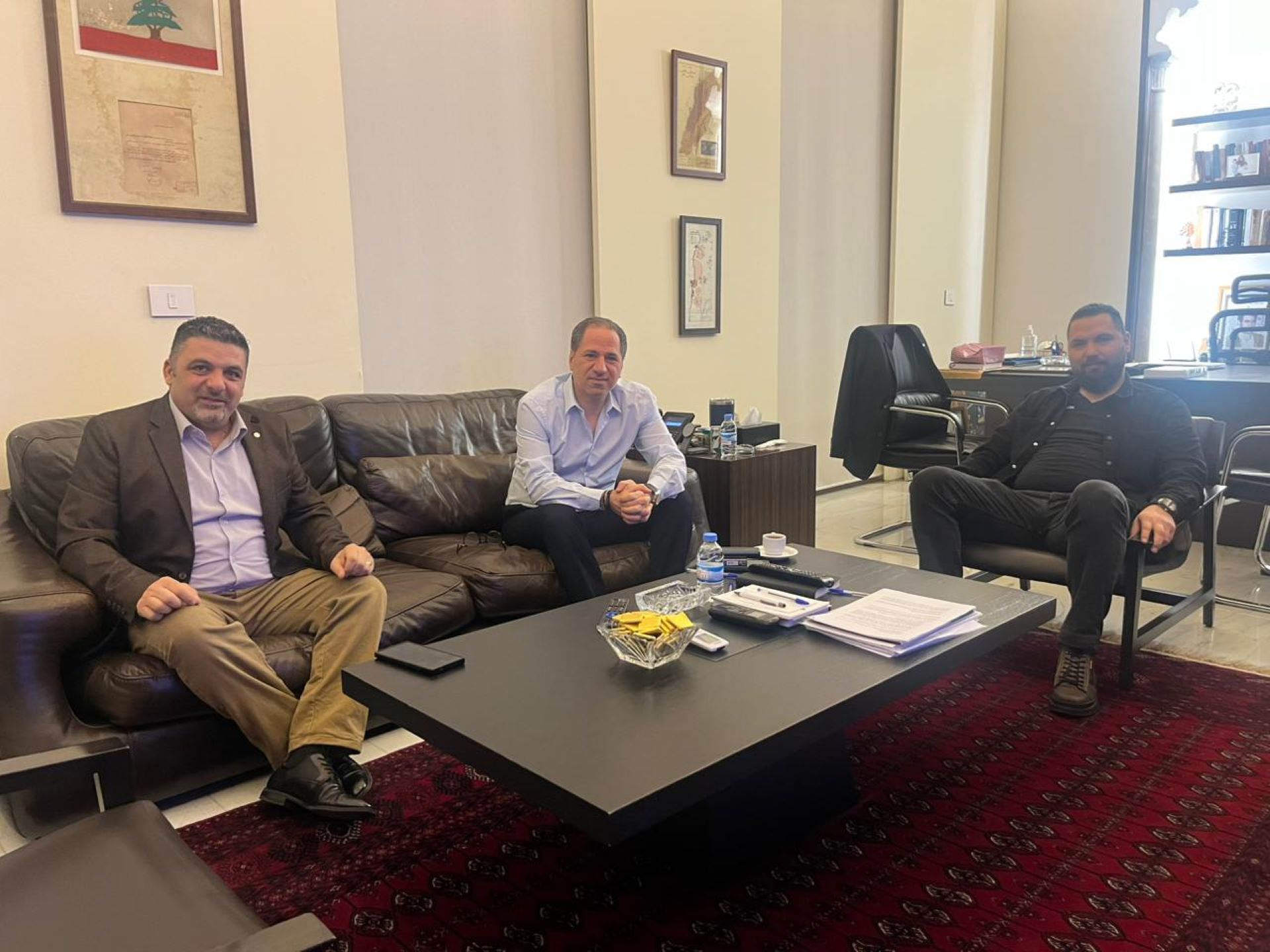 الجميّل استقبل مختار عين إبل: لدعم أهالي القرى الجنوبية وتعزيز صمودهم في أرضهم